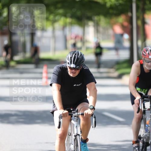 10.08.2025 - GEWOBA Citytriathlon Bremen Yannick Fuchs http://msf.ph/oto/8565065 10.08.2025 14:45:40 Radfahren 99, 160, 166, 202, 247, 273, 332, 349, 360, 441, 532 meine-sportfotos.de