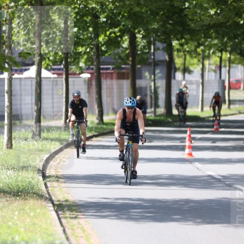 10.08.2025 - GEWOBA Citytriathlon Bremen Yannick Fuchs http://msf.ph/oto/8565080 10.08.2025 14:45:44 Radfahren 99, 160, 166, 202, 247, 273, 332, 349, 360, 441, 532 meine-sportfotos.de