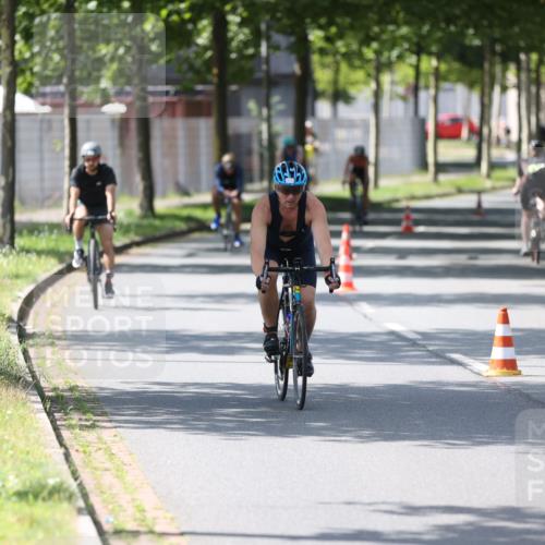 10.08.2025 - GEWOBA Citytriathlon Bremen Yannick Fuchs http://msf.ph/oto/8565084 10.08.2025 14:45:45 Radfahren 99, 160, 166, 202, 247, 273, 332, 349, 360, 404, 441, 532 meine-sportfotos.de