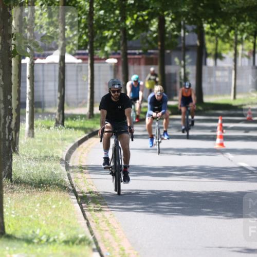 10.08.2025 - GEWOBA Citytriathlon Bremen Yannick Fuchs http://msf.ph/oto/8565094 10.08.2025 14:45:47 Radfahren 99, 160, 166, 247, 273, 332, 360, 404, 441 meine-sportfotos.de