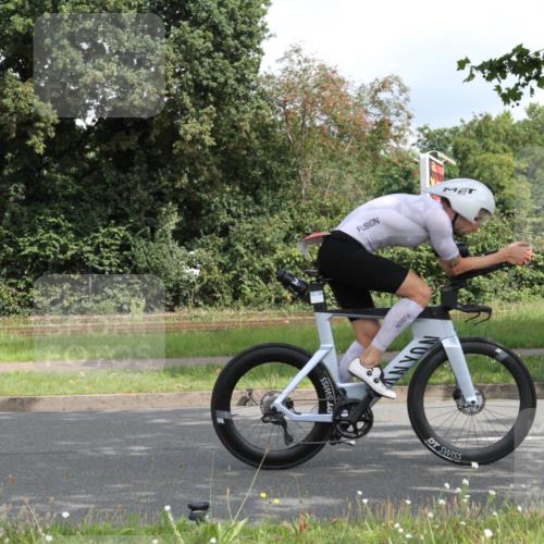 10.08.2025 - GEWOBA Citytriathlon Bremen Yannick Fuchs http://msf.ph/oto/8565100 10.08.2025 11:56:30 Radfahren 557 meine-sportfotos.de