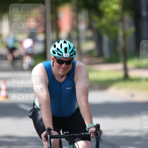 10.08.2025 - GEWOBA Citytriathlon Bremen Yannick Fuchs http://msf.ph/oto/8565118 10.08.2025 14:45:54 Radfahren 61, 99, 166, 182, 269, 273, 404, 441 meine-sportfotos.de