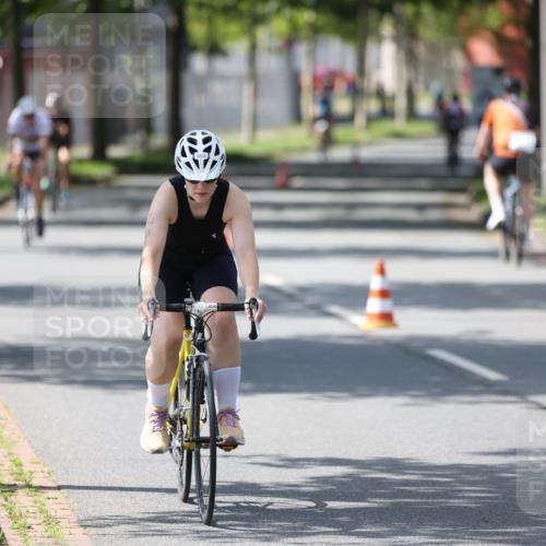 10.08.2025 - GEWOBA Citytriathlon Bremen Yannick Fuchs http://msf.ph/oto/8565126 10.08.2025 14:46:00 Radfahren 61, 99, 166, 182, 269, 363, 404, 441 meine-sportfotos.de