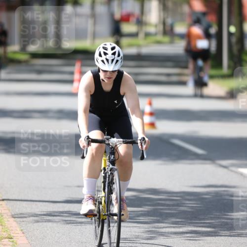 10.08.2025 - GEWOBA Citytriathlon Bremen Yannick Fuchs http://msf.ph/oto/8565130 10.08.2025 14:46:00 Radfahren 61, 99, 166, 182, 269, 363, 404, 441 meine-sportfotos.de