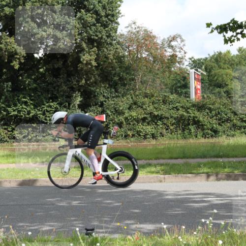 10.08.2025 - GEWOBA Citytriathlon Bremen Yannick Fuchs http://msf.ph/oto/8565132 10.08.2025 12:00:06 Radfahren 568, 654 meine-sportfotos.de