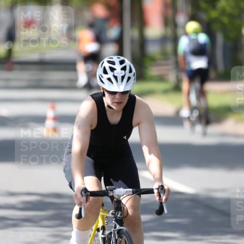 10.08.2025 - GEWOBA Citytriathlon Bremen Yannick Fuchs http://msf.ph/oto/8565133 10.08.2025 14:46:00 Radfahren 61, 99, 166, 182, 269, 363, 404, 441 meine-sportfotos.de