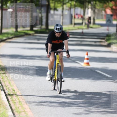 10.08.2025 - GEWOBA Citytriathlon Bremen Yannick Fuchs http://msf.ph/oto/8565197 10.08.2025 14:46:33 Radfahren 270, 358, 406 meine-sportfotos.de