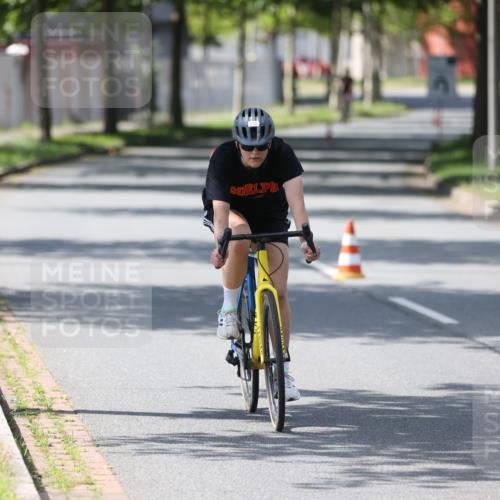 10.08.2025 - GEWOBA Citytriathlon Bremen Yannick Fuchs http://msf.ph/oto/8565199 10.08.2025 14:46:33 Radfahren 270, 358, 406 meine-sportfotos.de