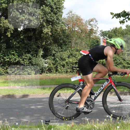 10.08.2025 - GEWOBA Citytriathlon Bremen Yannick Fuchs http://msf.ph/oto/8565220 10.08.2025 12:01:36 Radfahren 553, 560 meine-sportfotos.de