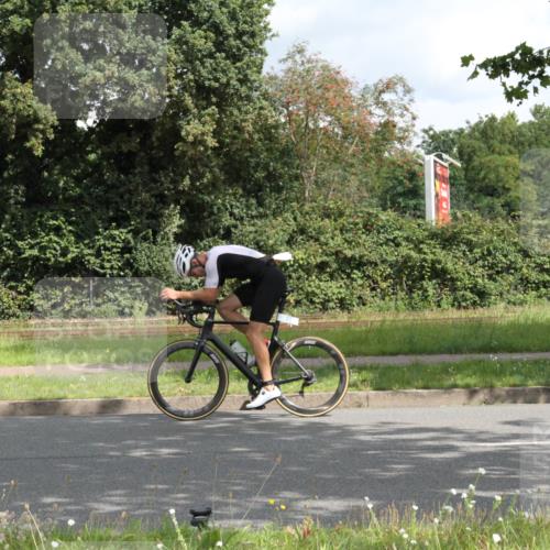10.08.2025 - GEWOBA Citytriathlon Bremen Yannick Fuchs http://msf.ph/oto/8565223 10.08.2025 12:01:37 Radfahren 553, 560 meine-sportfotos.de