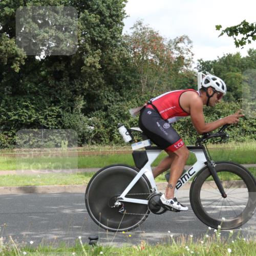 10.08.2025 - GEWOBA Citytriathlon Bremen Yannick Fuchs http://msf.ph/oto/8565226 10.08.2025 12:01:48 Radfahren 553, 560 meine-sportfotos.de