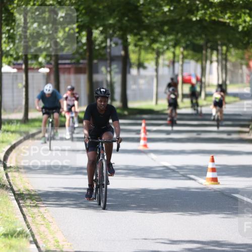 10.08.2025 - GEWOBA Citytriathlon Bremen Yannick Fuchs http://msf.ph/oto/8565227 10.08.2025 14:46:53 Radfahren 128, 140, 158, 320, 396 meine-sportfotos.de