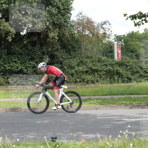 10.08.2025 - GEWOBA Citytriathlon Bremen Yannick Fuchs http://msf.ph/oto/8565230 10.08.2025 12:01:59 Radfahren 560, 680 meine-sportfotos.de