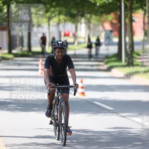 10.08.2025 - GEWOBA Citytriathlon Bremen Yannick Fuchs http://msf.ph/oto/8565231 10.08.2025 14:46:54 Radfahren 128, 140, 158, 320, 396 meine-sportfotos.de
