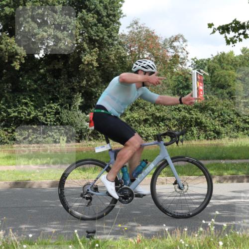 10.08.2025 - GEWOBA Citytriathlon Bremen Yannick Fuchs http://msf.ph/oto/8565232 10.08.2025 12:02:03 Radfahren 680 meine-sportfotos.de