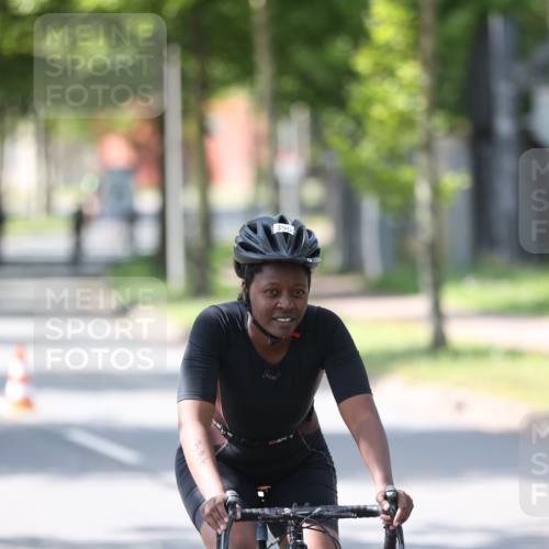 10.08.2025 - GEWOBA Citytriathlon Bremen Yannick Fuchs http://msf.ph/oto/8565234 10.08.2025 14:46:55 Radfahren 128, 140, 158, 320, 396 meine-sportfotos.de