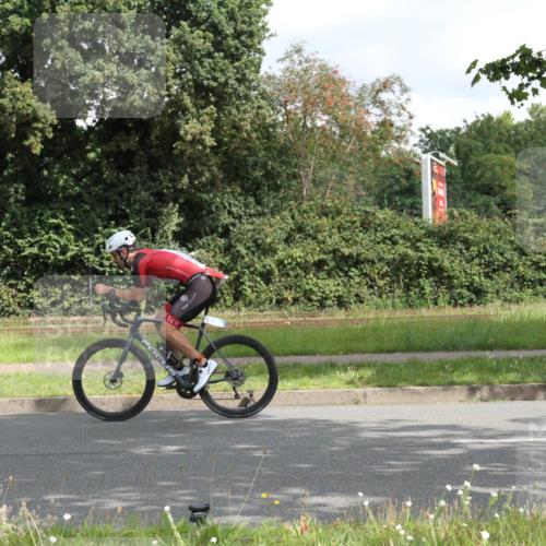 10.08.2025 - GEWOBA Citytriathlon Bremen Yannick Fuchs http://msf.ph/oto/8565235 10.08.2025 12:02:10 Radfahren 680, 844 meine-sportfotos.de