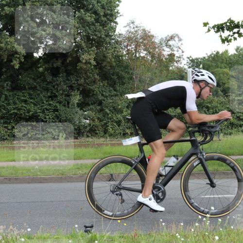 10.08.2025 - GEWOBA Citytriathlon Bremen Yannick Fuchs http://msf.ph/oto/8565242 10.08.2025 12:02:27 Radfahren 584, 844 meine-sportfotos.de