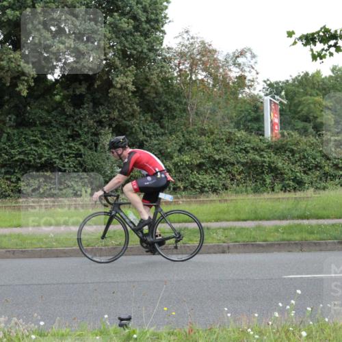 10.08.2025 - GEWOBA Citytriathlon Bremen Yannick Fuchs http://msf.ph/oto/8565249 10.08.2025 12:02:50 Radfahren 556, 566, 637 meine-sportfotos.de