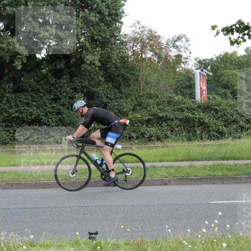 10.08.2025 - GEWOBA Citytriathlon Bremen Yannick Fuchs http://msf.ph/oto/8565251 10.08.2025 12:02:55 Radfahren 556, 566, 637 meine-sportfotos.de