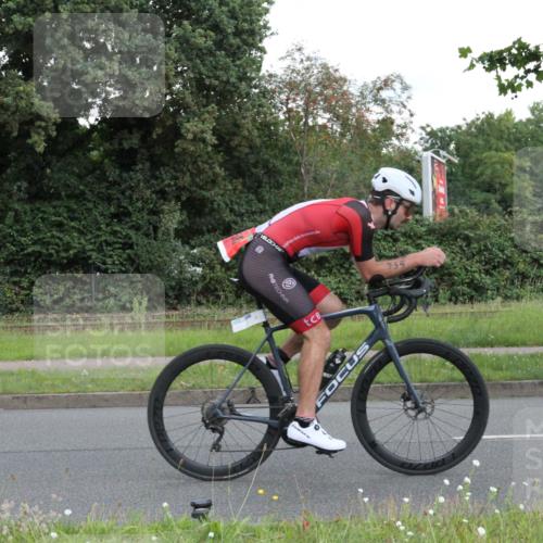 10.08.2025 - GEWOBA Citytriathlon Bremen Yannick Fuchs http://msf.ph/oto/8565253 10.08.2025 12:03:00 Radfahren 556, 566, 637 meine-sportfotos.de