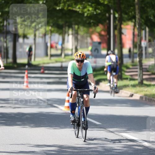 10.08.2025 - GEWOBA Citytriathlon Bremen Yannick Fuchs http://msf.ph/oto/8565254 10.08.2025 14:47:02 Radfahren 128, 140, 158, 220, 320, 396 meine-sportfotos.de