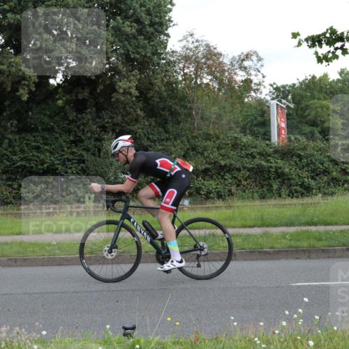 10.08.2025 - GEWOBA Citytriathlon Bremen Yannick Fuchs http://msf.ph/oto/8565257 10.08.2025 12:03:03 Radfahren 556, 739 meine-sportfotos.de