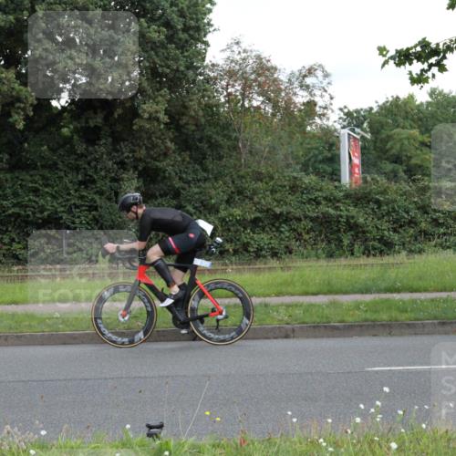 10.08.2025 - GEWOBA Citytriathlon Bremen Yannick Fuchs http://msf.ph/oto/8565262 10.08.2025 12:03:09 Radfahren 556, 739 meine-sportfotos.de