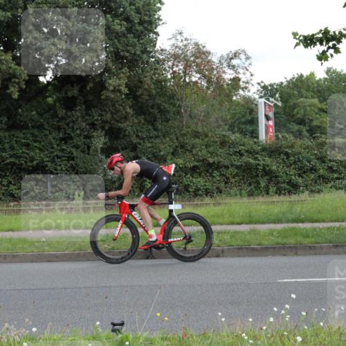 10.08.2025 - GEWOBA Citytriathlon Bremen Yannick Fuchs http://msf.ph/oto/8565264 10.08.2025 12:03:10 Radfahren 556, 739 meine-sportfotos.de