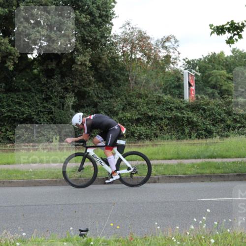 10.08.2025 - GEWOBA Citytriathlon Bremen Yannick Fuchs http://msf.ph/oto/8565266 10.08.2025 12:03:11 Radfahren 556, 739 meine-sportfotos.de