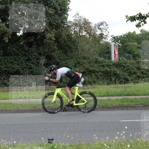 10.08.2025 - GEWOBA Citytriathlon Bremen Yannick Fuchs http://msf.ph/oto/8565269 10.08.2025 12:03:11 Radfahren 556, 739 meine-sportfotos.de