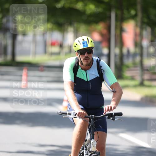 10.08.2025 - GEWOBA Citytriathlon Bremen Yannick Fuchs http://msf.ph/oto/8565283 10.08.2025 14:47:15 Radfahren 140, 220 meine-sportfotos.de
