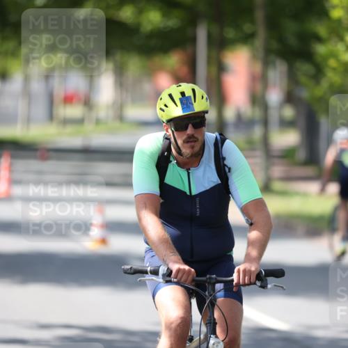 10.08.2025 - GEWOBA Citytriathlon Bremen Yannick Fuchs http://msf.ph/oto/8565284 10.08.2025 14:47:15 Radfahren 140, 220 meine-sportfotos.de