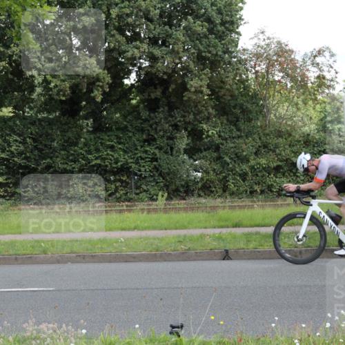 10.08.2025 - GEWOBA Citytriathlon Bremen Yannick Fuchs http://msf.ph/oto/8565285 10.08.2025 12:03:37 Radfahren 639, 662 meine-sportfotos.de