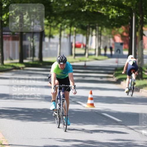 10.08.2025 - GEWOBA Citytriathlon Bremen Yannick Fuchs http://msf.ph/oto/8565291 10.08.2025 14:47:16 Radfahren 140, 220 meine-sportfotos.de