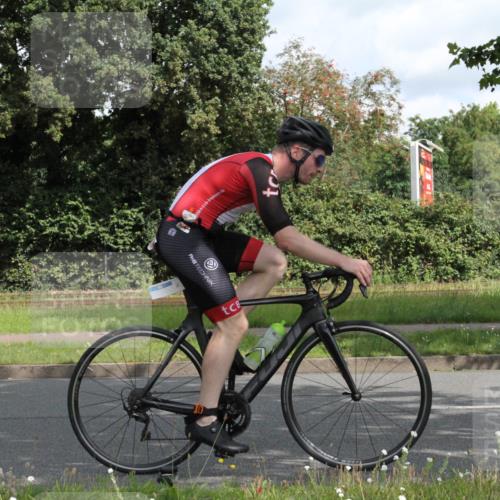 10.08.2025 - GEWOBA Citytriathlon Bremen Yannick Fuchs http://msf.ph/oto/8565292 10.08.2025 12:03:44 Radfahren 639, 662 meine-sportfotos.de