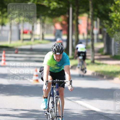10.08.2025 - GEWOBA Citytriathlon Bremen Yannick Fuchs http://msf.ph/oto/8565293 10.08.2025 14:47:17 Radfahren 140, 220 meine-sportfotos.de