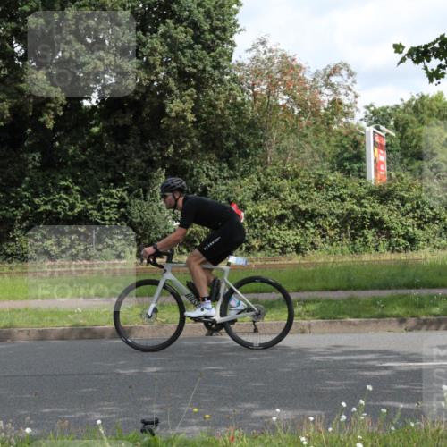 10.08.2025 - GEWOBA Citytriathlon Bremen Yannick Fuchs http://msf.ph/oto/8565295 10.08.2025 12:03:45 Radfahren 639, 662 meine-sportfotos.de