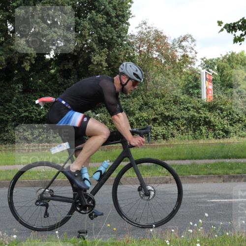 10.08.2025 - GEWOBA Citytriathlon Bremen Yannick Fuchs http://msf.ph/oto/8565297 10.08.2025 12:03:46 Radfahren 639, 662, 665 meine-sportfotos.de