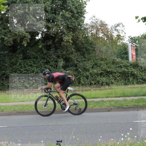 10.08.2025 - GEWOBA Citytriathlon Bremen Yannick Fuchs http://msf.ph/oto/8565302 10.08.2025 12:03:55 Radfahren 563, 565, 570, 599, 631, 639, 662, 665 meine-sportfotos.de