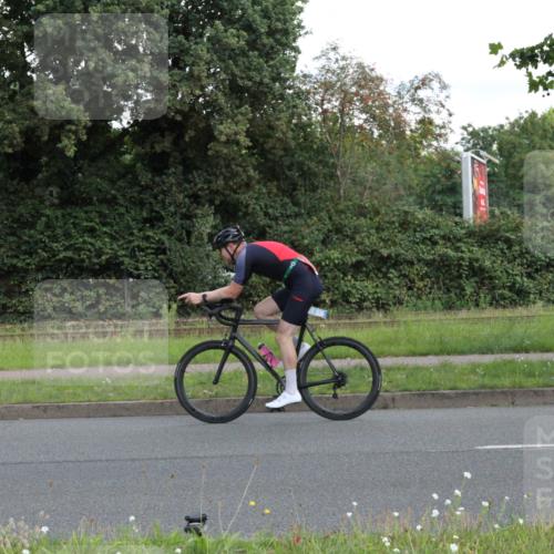 10.08.2025 - GEWOBA Citytriathlon Bremen Yannick Fuchs http://msf.ph/oto/8565307 10.08.2025 12:03:58 Radfahren 563, 565, 570, 599, 631, 639, 665 meine-sportfotos.de