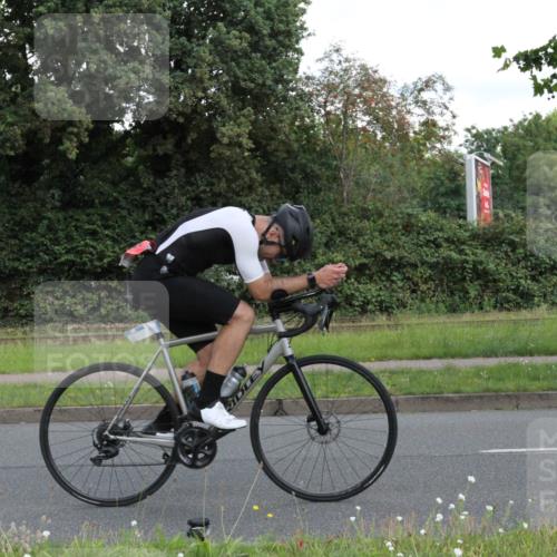 10.08.2025 - GEWOBA Citytriathlon Bremen Yannick Fuchs http://msf.ph/oto/8565309 10.08.2025 12:03:59 Radfahren 563, 565, 570, 599, 631, 639, 665 meine-sportfotos.de