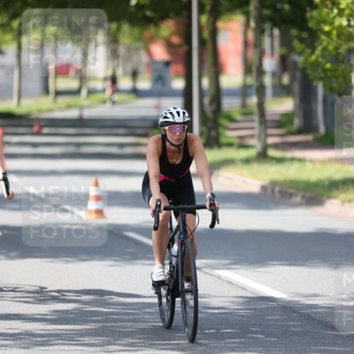 10.08.2025 - GEWOBA Citytriathlon Bremen Yannick Fuchs http://msf.ph/oto/8565322 10.08.2025 14:47:44 Radfahren 367, 382, 418, 448, 467, 483 meine-sportfotos.de
