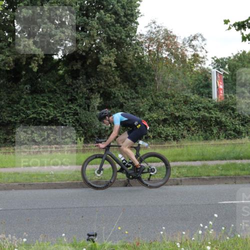 10.08.2025 - GEWOBA Citytriathlon Bremen Yannick Fuchs http://msf.ph/oto/8565323 10.08.2025 12:04:05 Radfahren 563, 565, 570, 599, 631, 665 meine-sportfotos.de