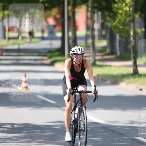 10.08.2025 - GEWOBA Citytriathlon Bremen Yannick Fuchs http://msf.ph/oto/8565324 10.08.2025 14:47:44 Radfahren 367, 382, 418, 448, 467, 483 meine-sportfotos.de
