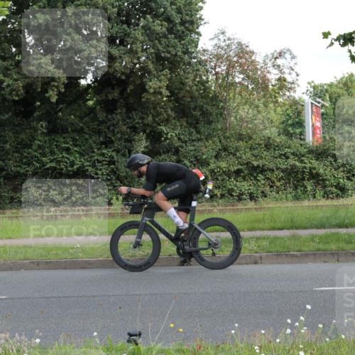 10.08.2025 - GEWOBA Citytriathlon Bremen Yannick Fuchs http://msf.ph/oto/8565329 10.08.2025 12:04:22 Radfahren 572, 719 meine-sportfotos.de