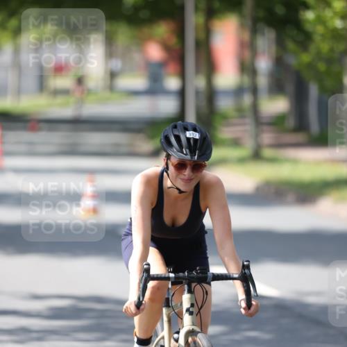10.08.2025 - GEWOBA Citytriathlon Bremen Yannick Fuchs http://msf.ph/oto/8565330 10.08.2025 14:47:45 Radfahren 382, 418, 448, 467, 483 meine-sportfotos.de