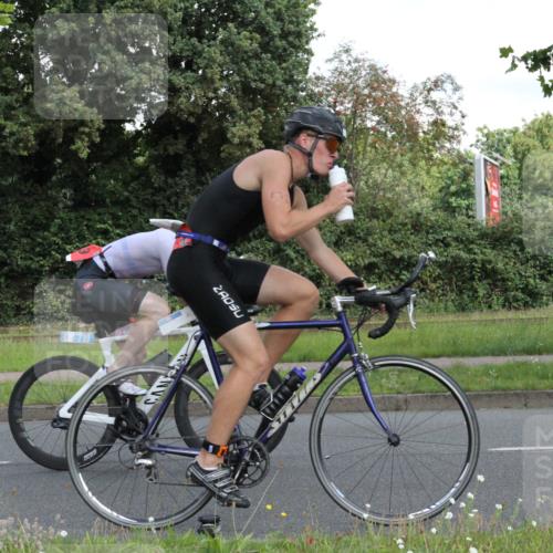 10.08.2025 - GEWOBA Citytriathlon Bremen Yannick Fuchs http://msf.ph/oto/8565332 10.08.2025 12:04:24 Radfahren 572, 719, 734 meine-sportfotos.de