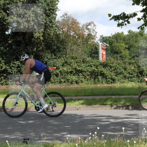10.08.2025 - GEWOBA Citytriathlon Bremen Yannick Fuchs http://msf.ph/oto/8565372 10.08.2025 12:05:45 Radfahren 1027 meine-sportfotos.de