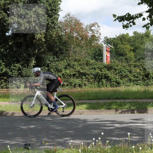 10.08.2025 - GEWOBA Citytriathlon Bremen Yannick Fuchs http://msf.ph/oto/8565374 10.08.2025 12:05:45 Radfahren 1027 meine-sportfotos.de